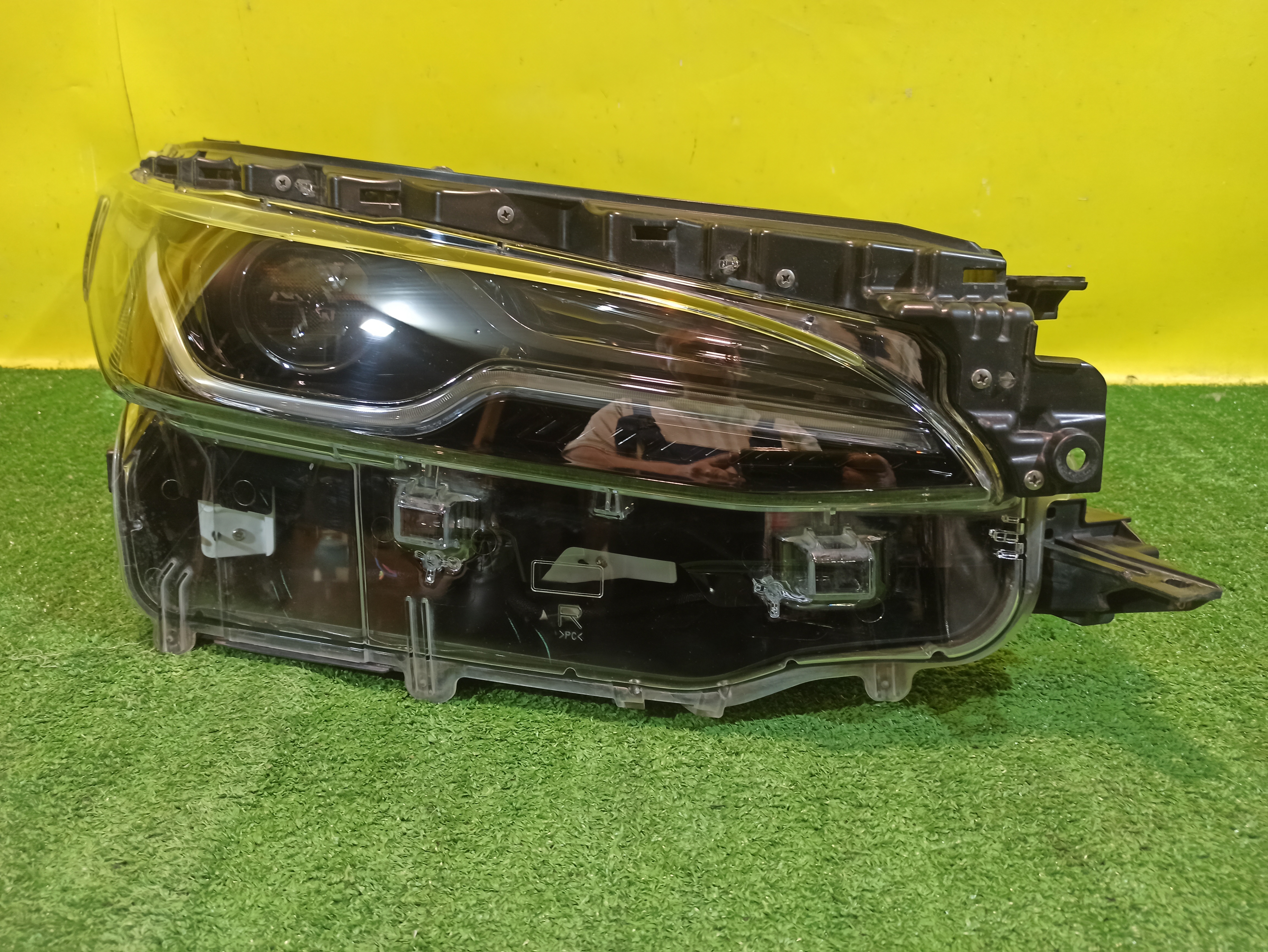 Toyota Fortuner 2020 для Фара правая LED