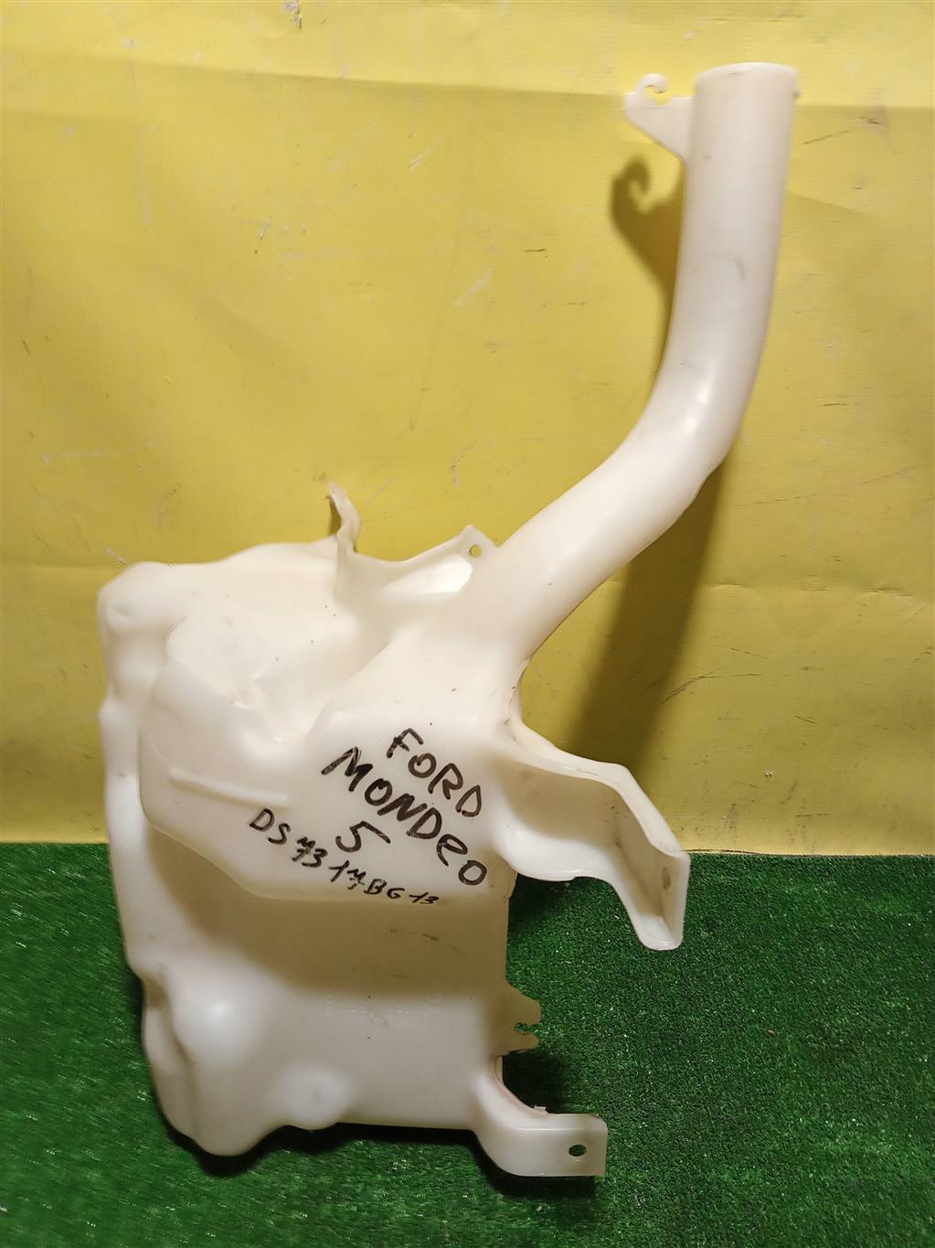 Ford Mondeo V 2012 для Бачок омывателя лобового стекла