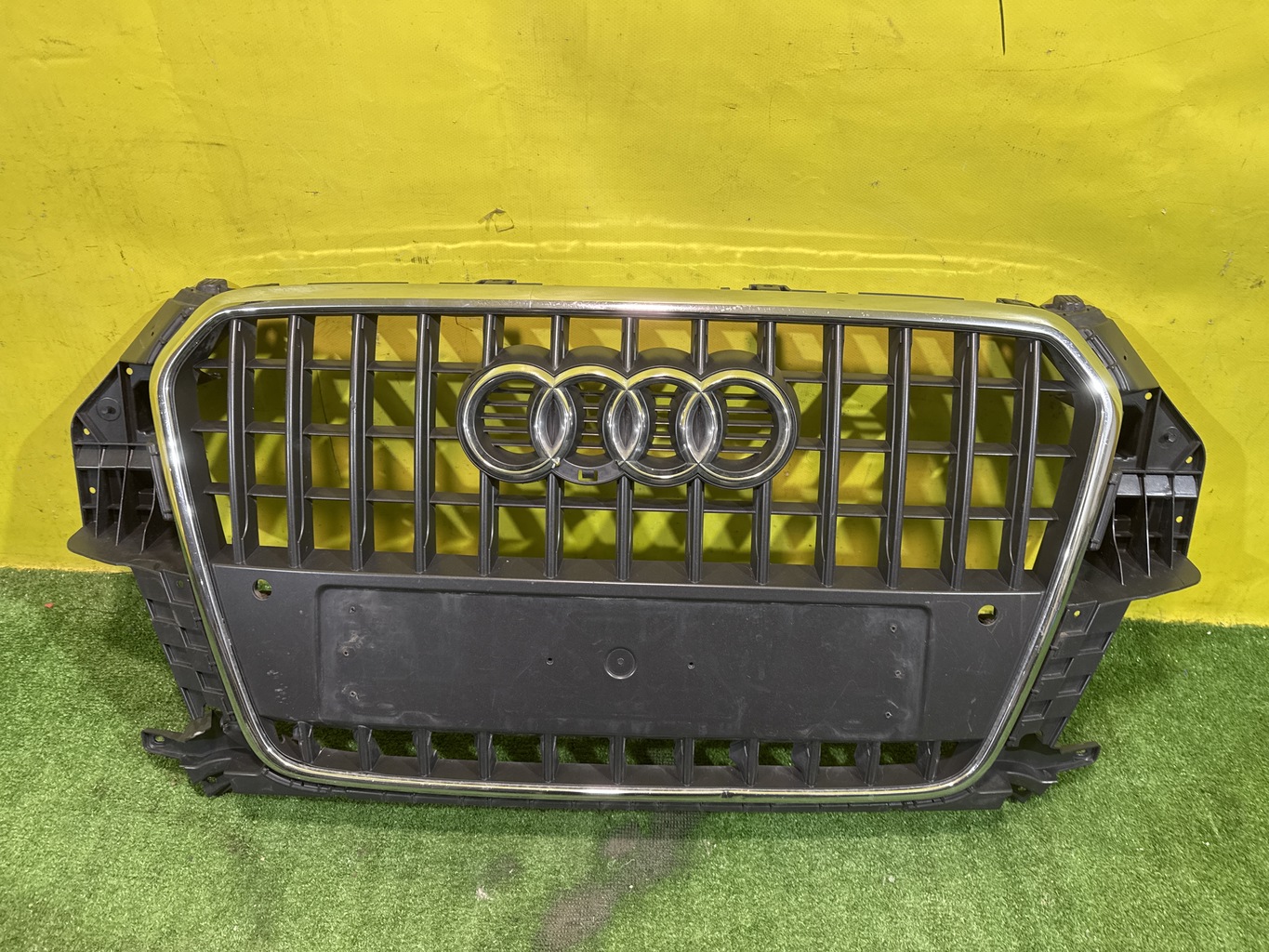 Audi Q3 (8U) 2012  для Решетка радиатора