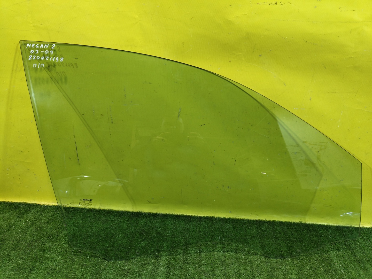 Renault Megane II 2002 для Стекло двери передней правой