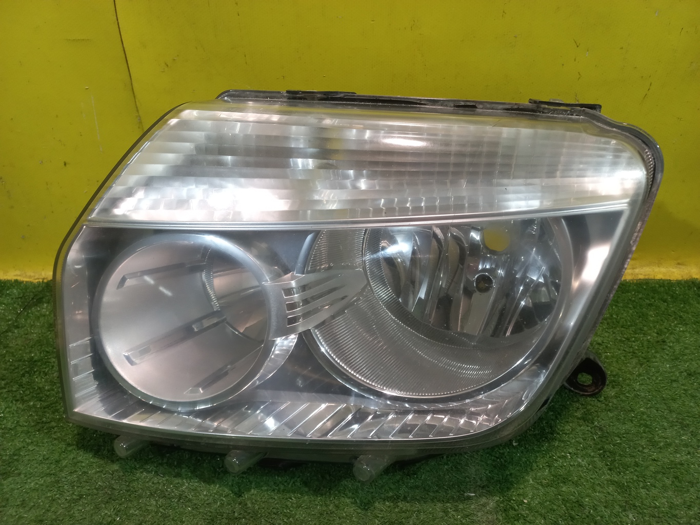 Renault Duster 2010 для Фара левая