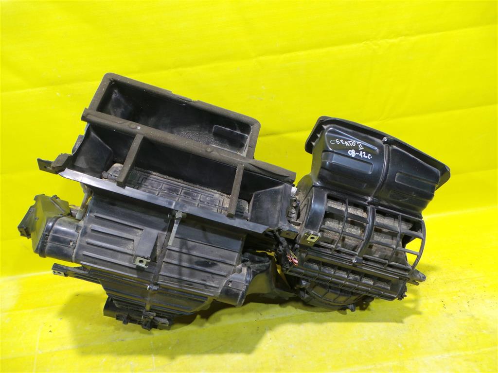 Kia Cerato 2 TD 2009 для Фара правая