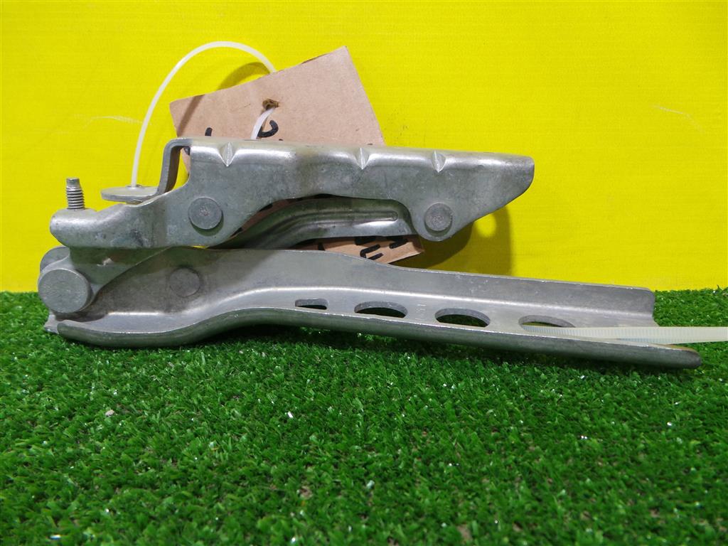 Skoda  Octavia A5 2004 для Петля капота правая