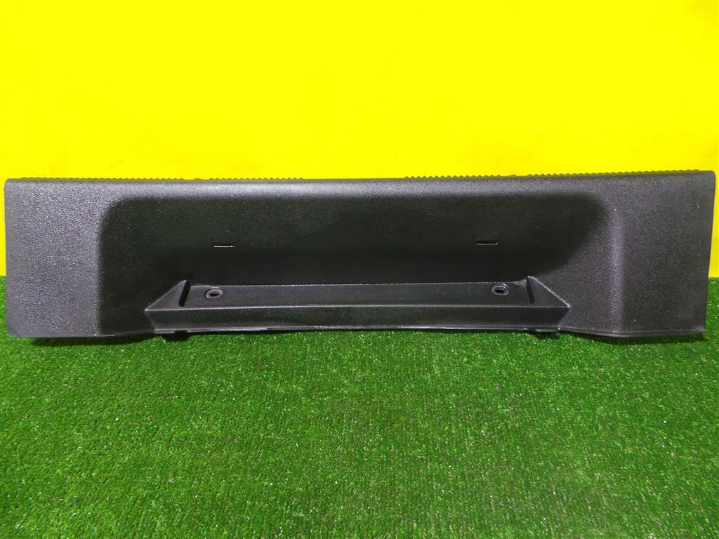 Skoda  Yeti 2009 для Накладка замка багажника