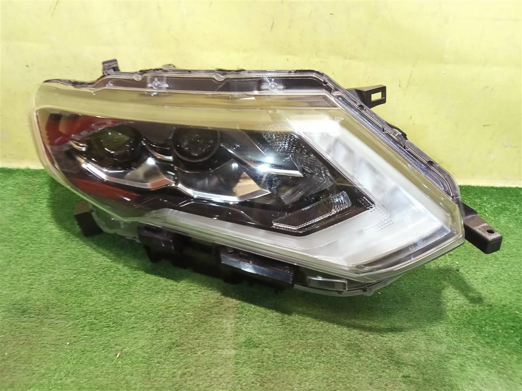 Nissan X-Trail (T32) 2018 для Фара правая