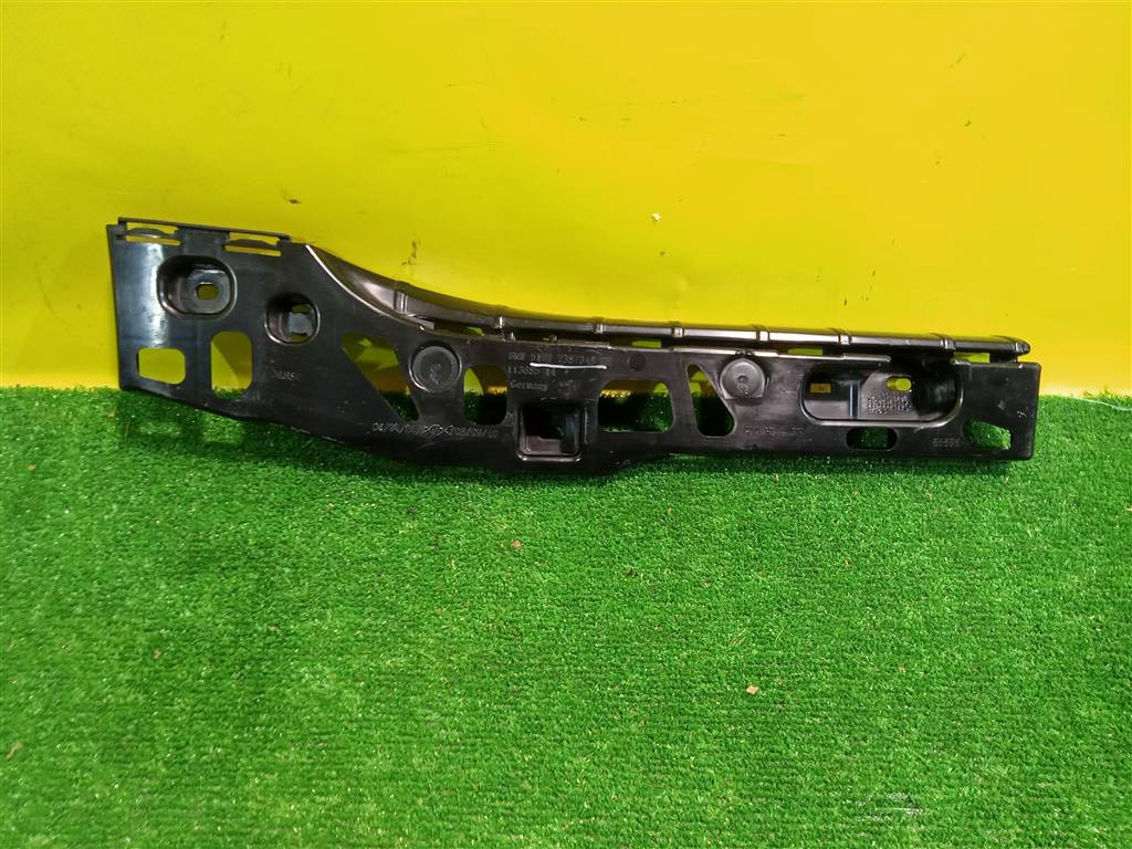 BMW 5 G30 2016 для Кронштейн крепления накладки порога правого