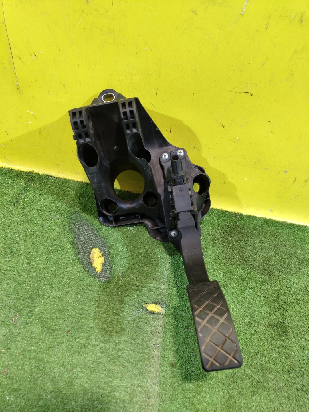 Volkswagen  Polo (Sed RUS) 2011 для Педаль газа