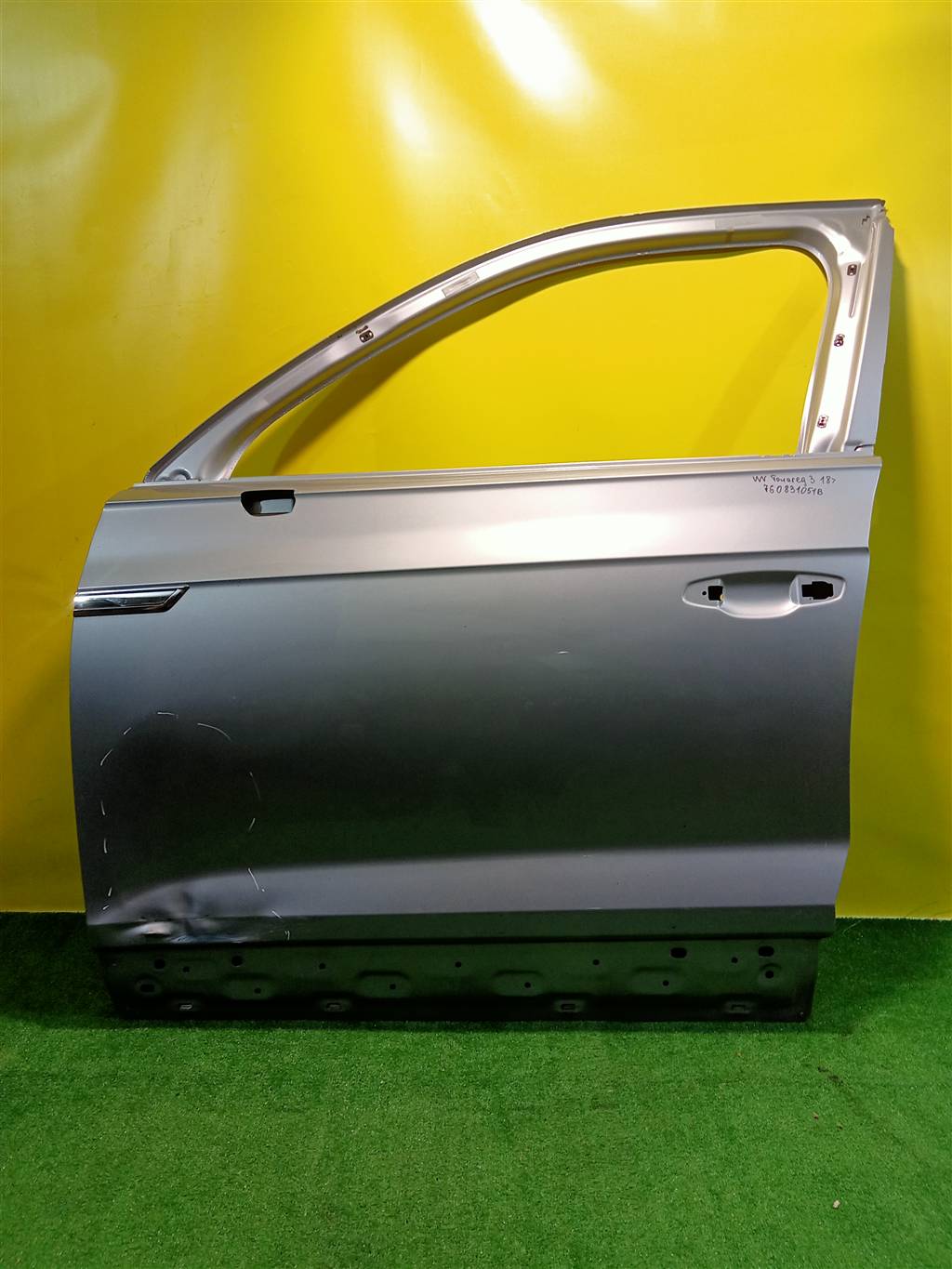 Volkswagen  Touareg CR 2018 для Дверь передняя левая
