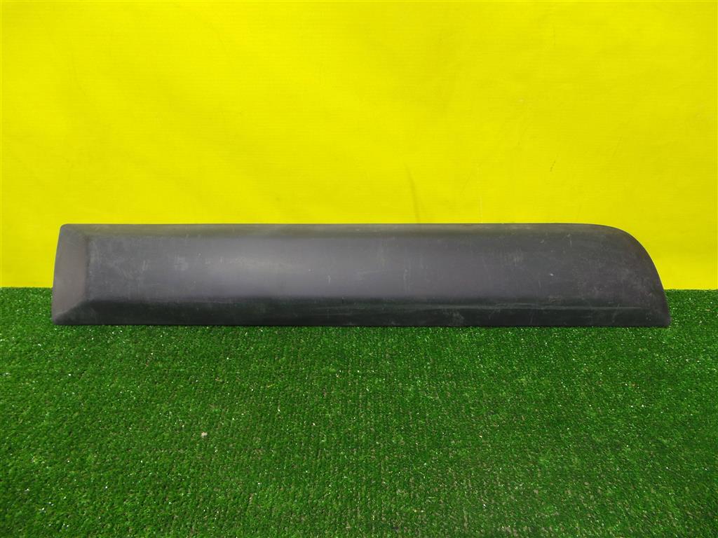 Renault Sandero 2009 для Накладка двери задней правой