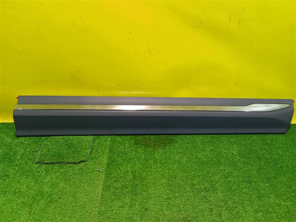 Volvo XC60 2017 для Накладка двери передней правой