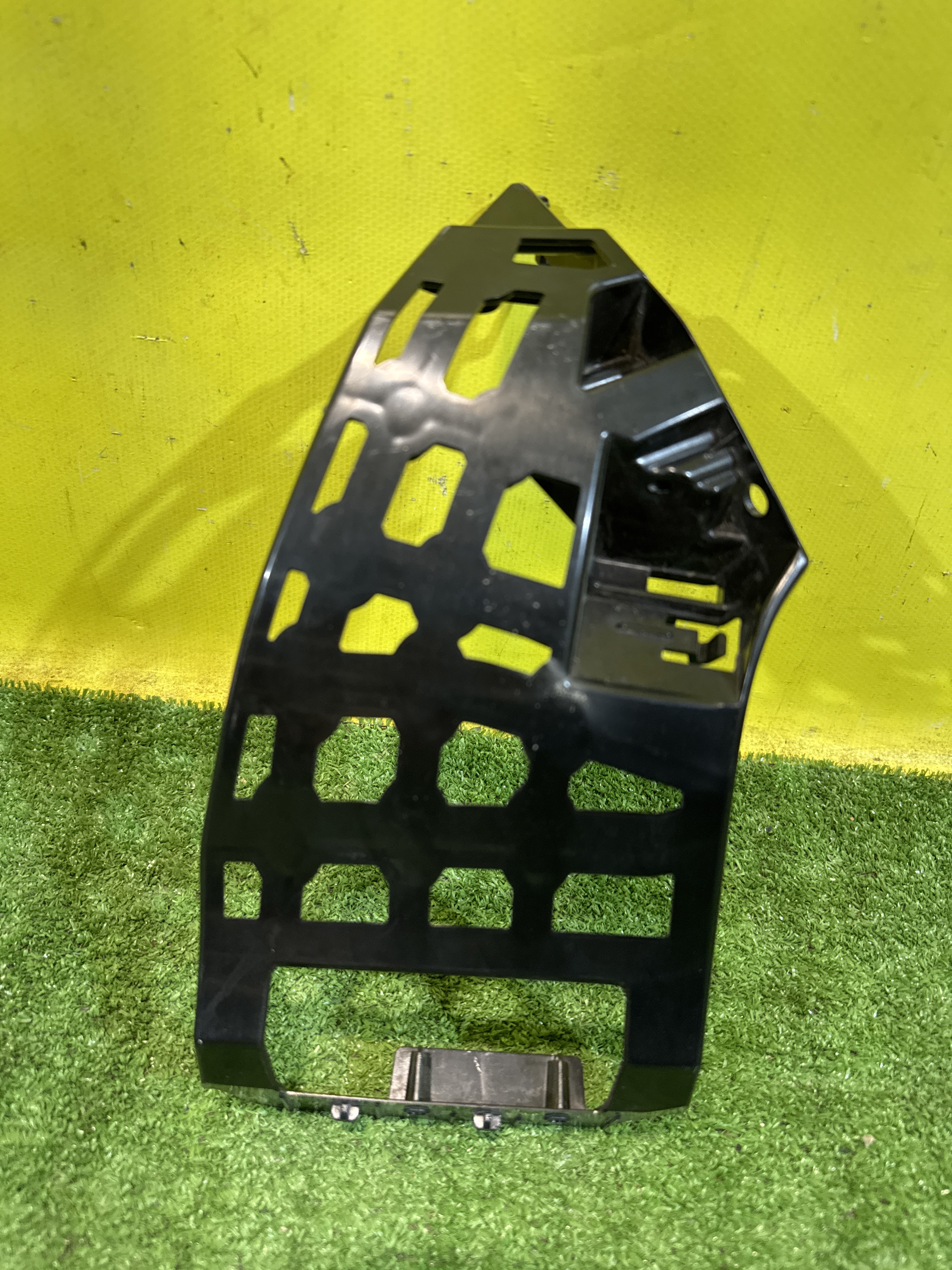 BMW X5 G05 2018 для Кронштейн переднего бампера левый