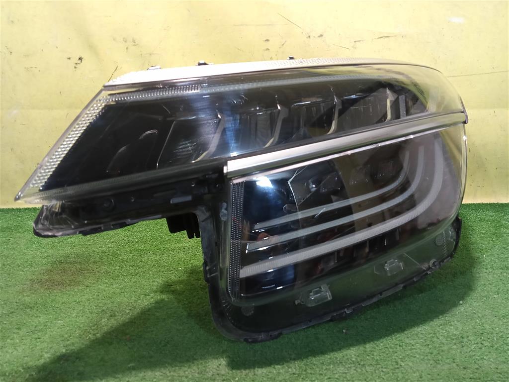 Kia Seltos 2019 для Фара левая LED