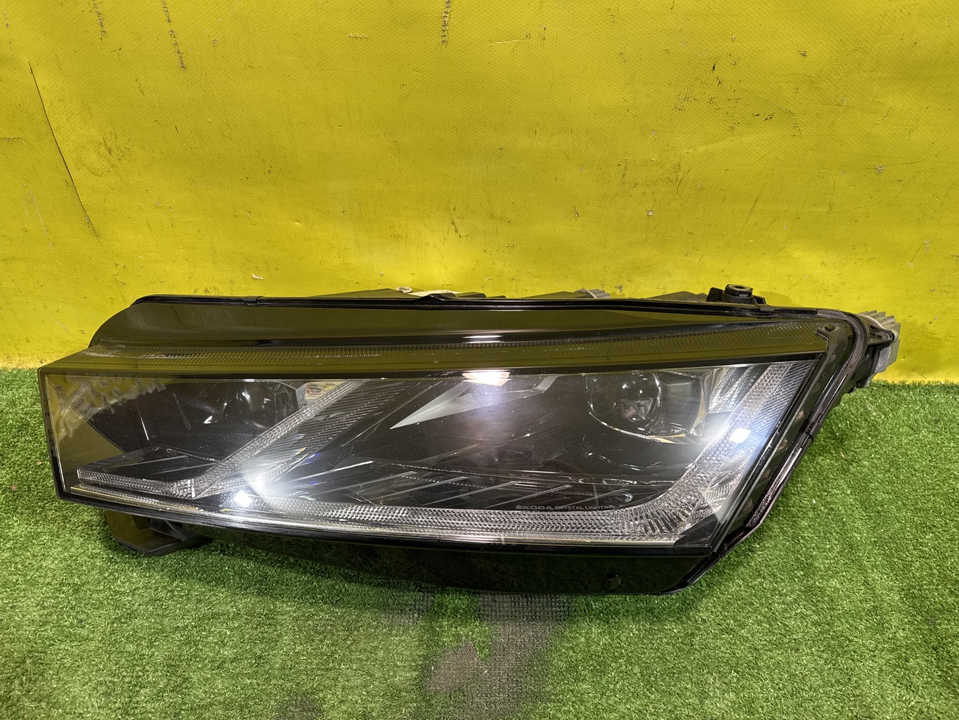 Skoda  Octavia A8 2019 для Фара левая LED