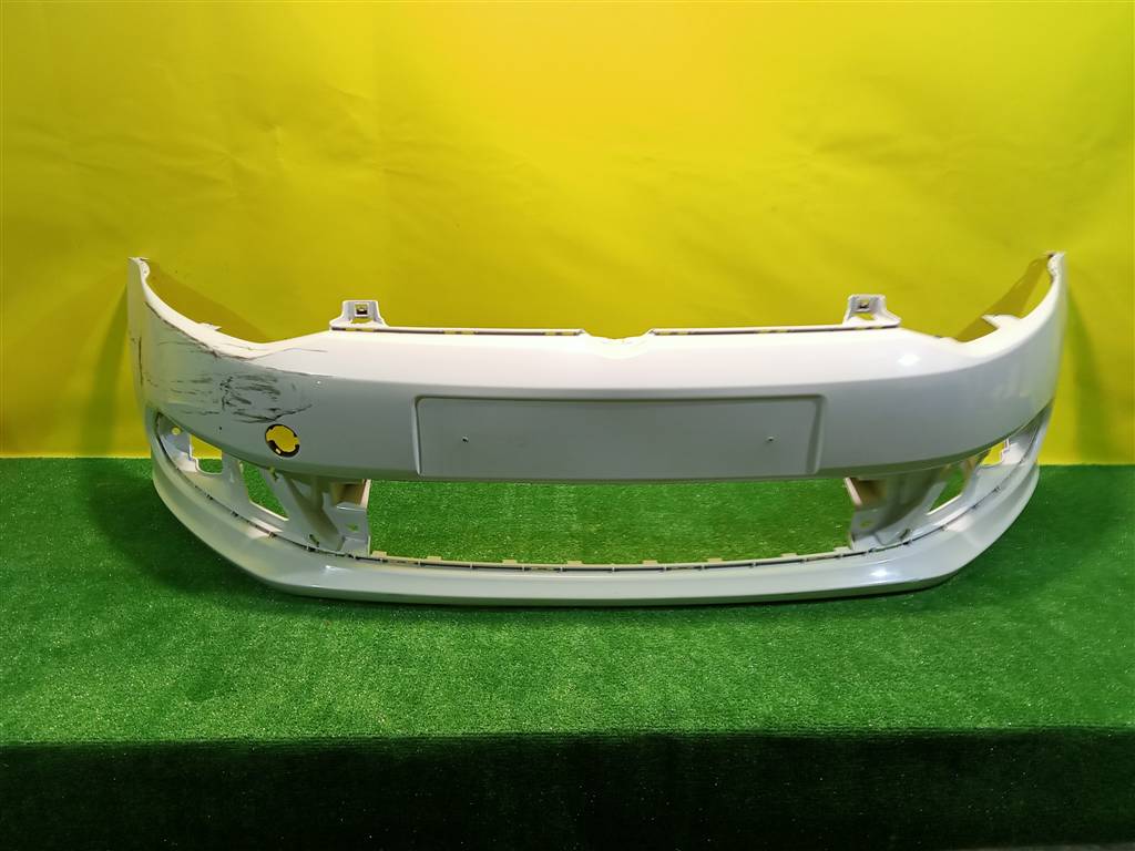 Volkswagen  Polo (Sed RUS) 2011 для Бампер передний