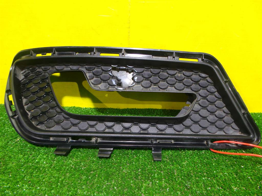 MERСEDES BENZ E-Class (W212) 2009 для Решетка в бампер левая