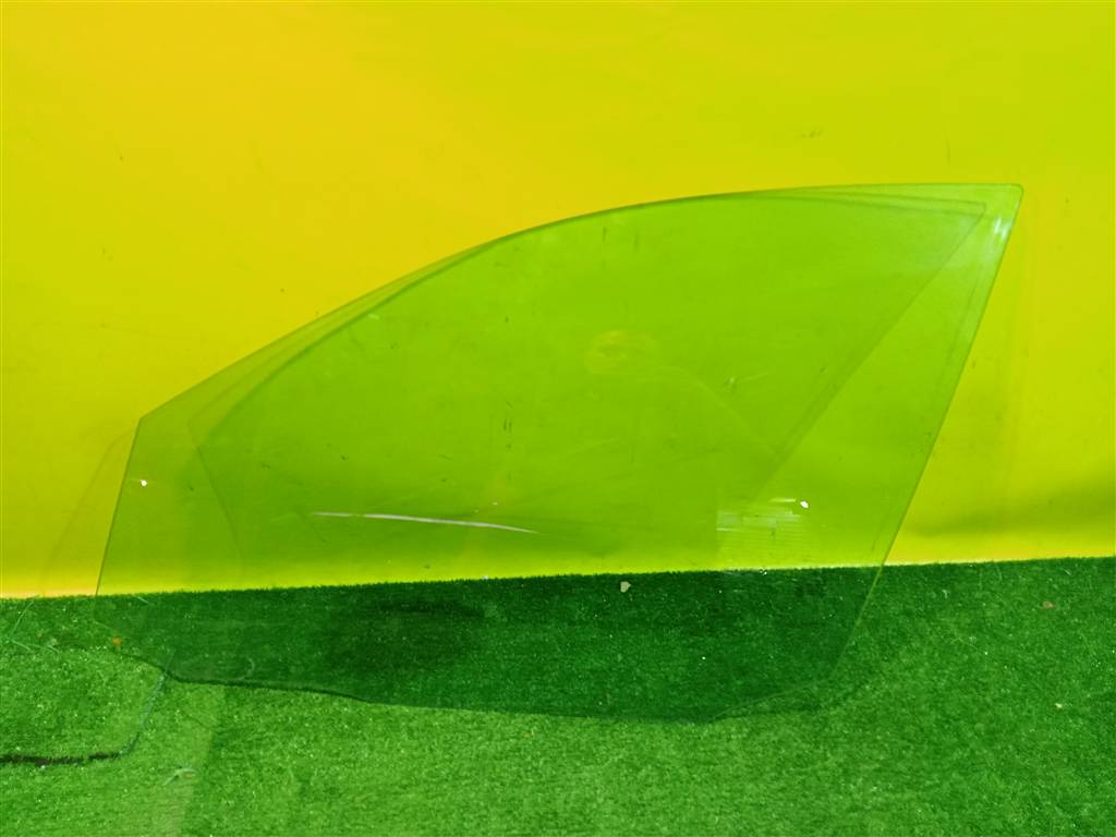 MERСEDES BENZ C-Class (W204) 2011 для Стекло двери передней левой