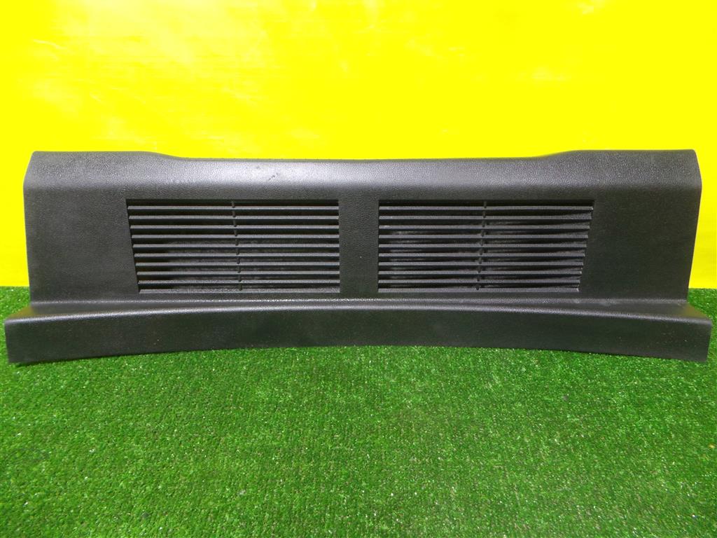 Opel Astra J 2010 для Накладка замка багажника