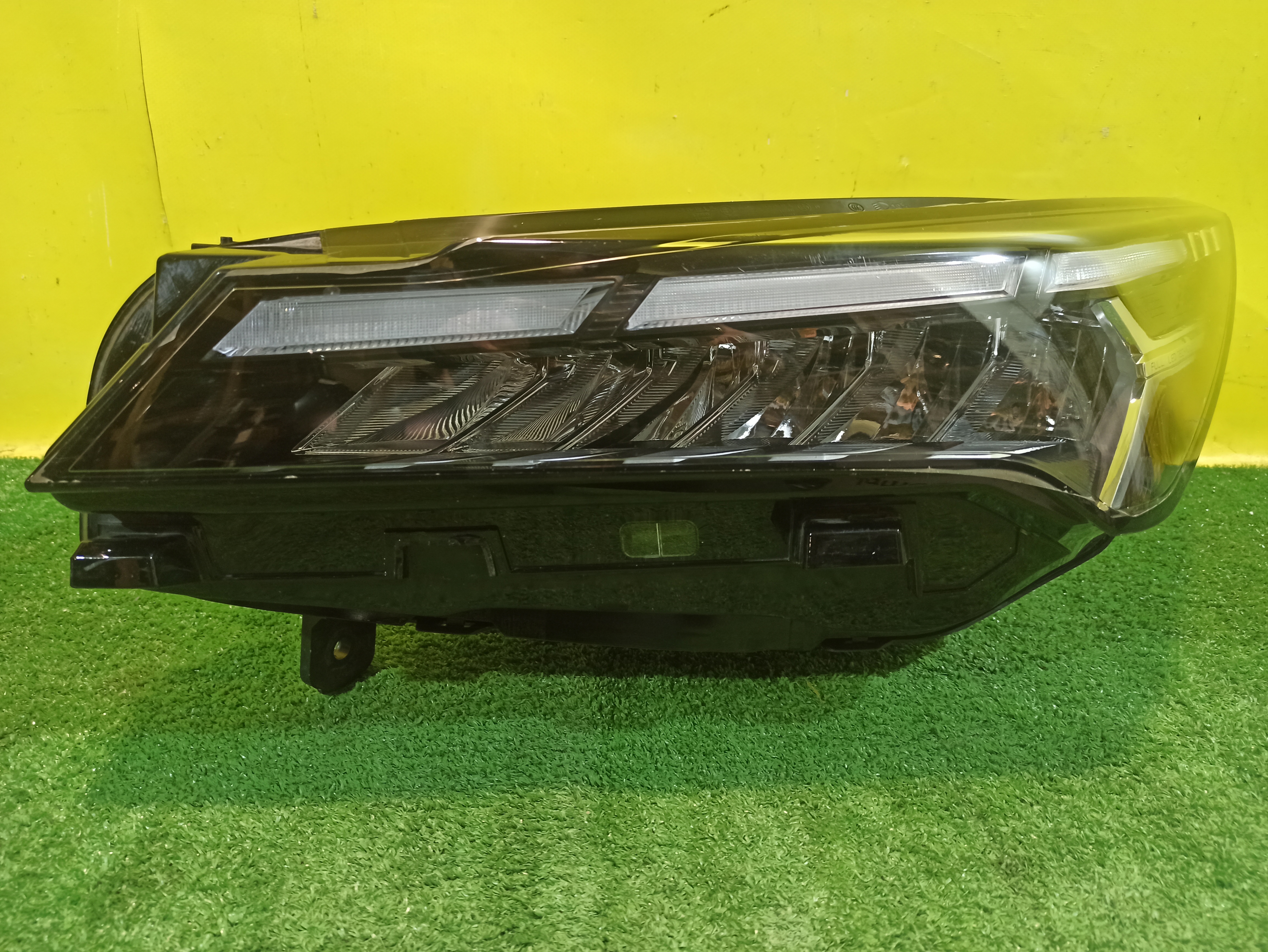 Geely  Coolray SX11 2023 для Фара левая LED