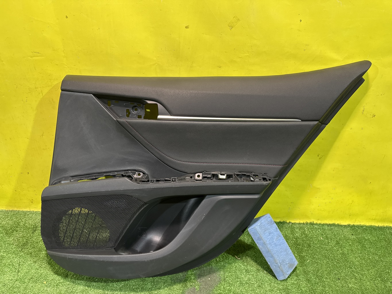 Toyota Camry V70 2017 для Обшивка двери задней правой