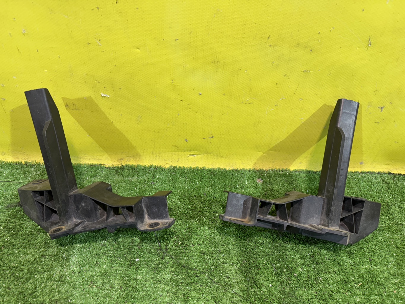 Genesis GV80 (JK1) 2020- для Кронштейн решетки радиатора