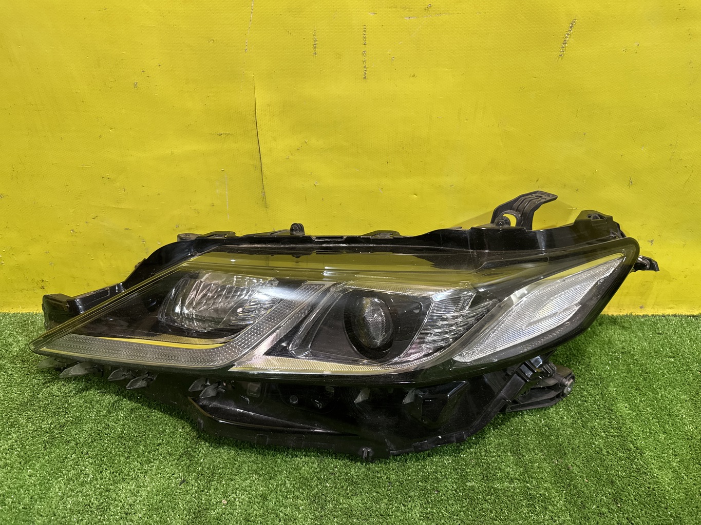 Toyota Camry V70 2017 для Фара левая LED