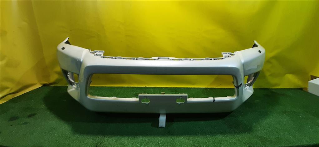 Toyota Hilux Pick Up 2015 для Бампер передний