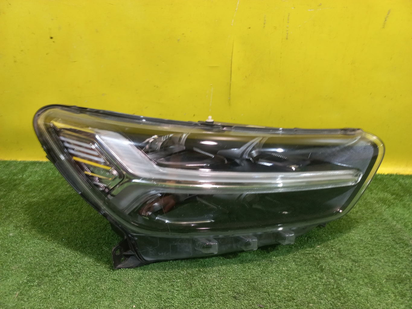 Volvo XC40 2017 для Фара правая LED