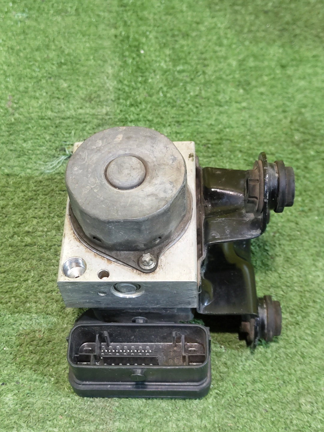 Volkswagen  Polo (Sed RUS) 2011 для Блок ABS (насос)