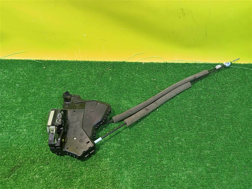 Toyota RAV4 2005 для Замок двери передней правой