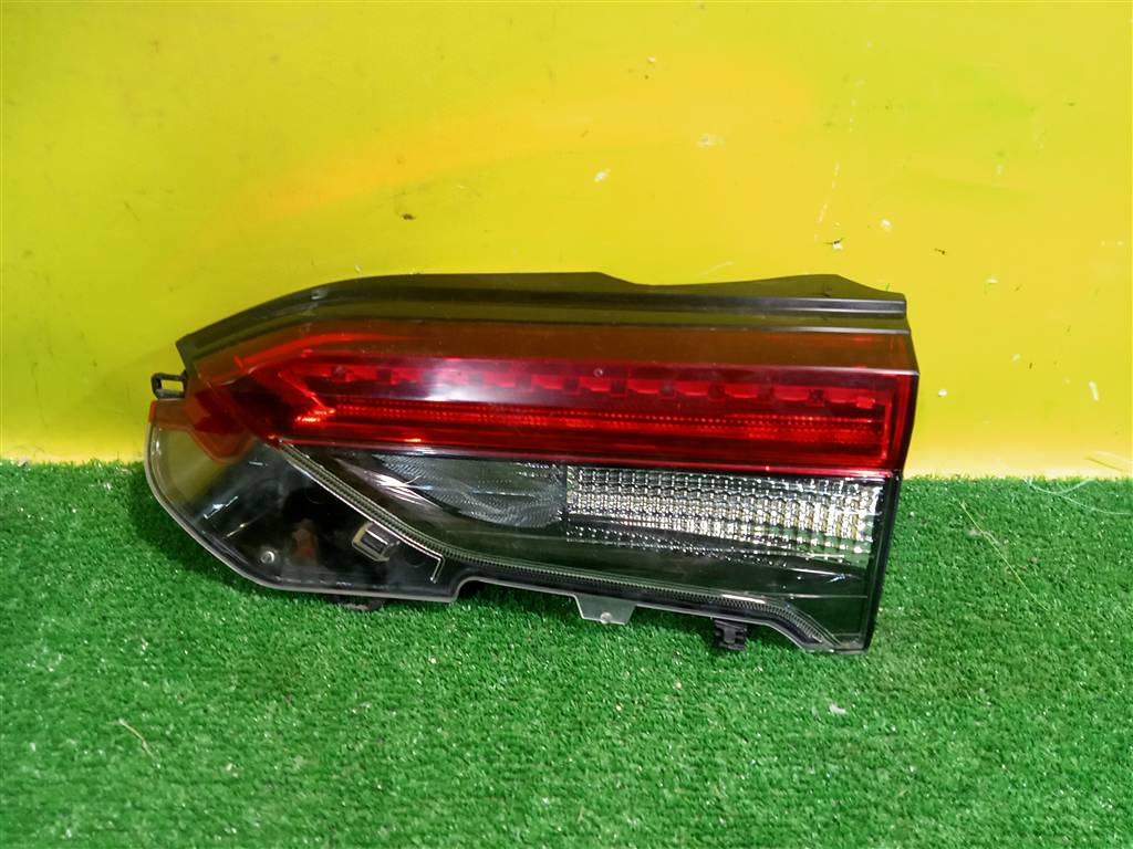 Toyota RAV4 2018 для Фонарь задний внутренний правый