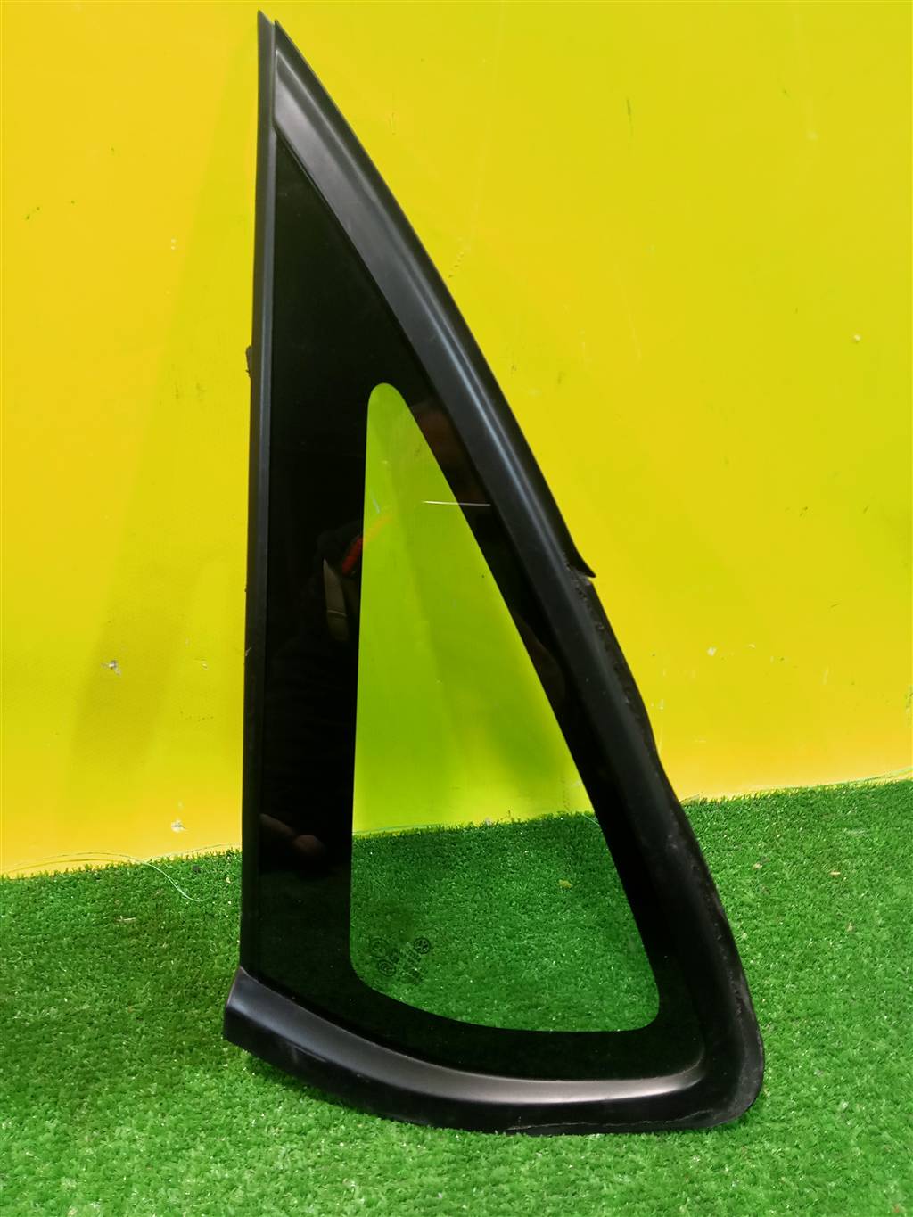 Volkswagen  Polo (Sed RUS) 2011 для Стекло задней форточки левая