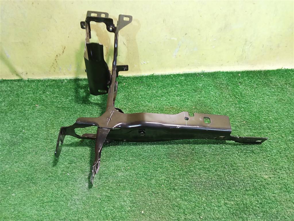 BMW 3 G20 2019 для Кронштейн фар правый