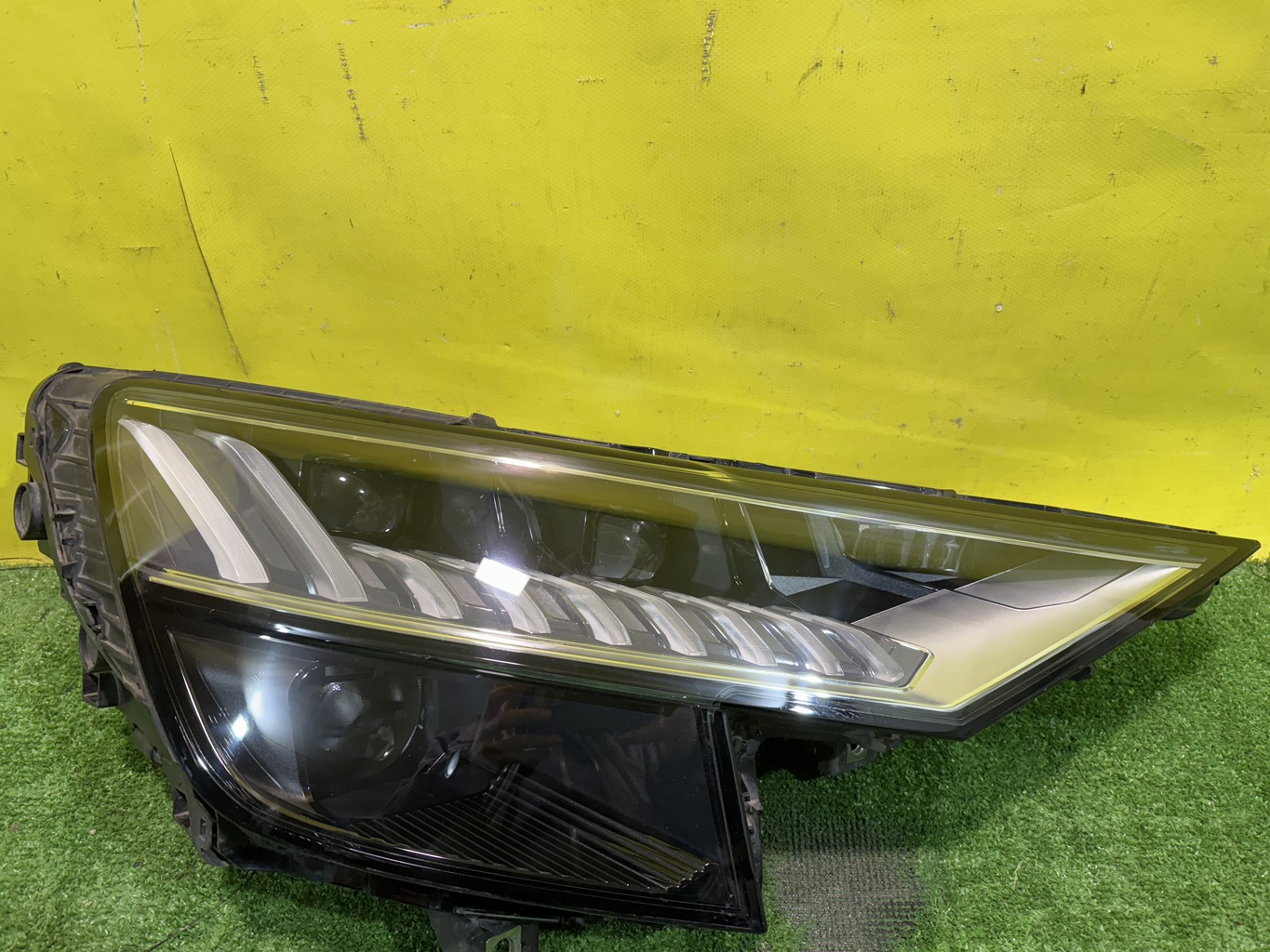 Audi Q8 2019 для Фара правая LED