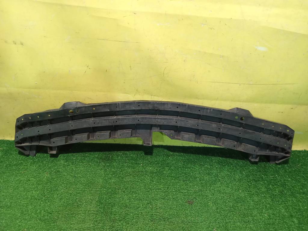 Toyota Hilux Pick Up 2015 для Усилитель переднего бампера