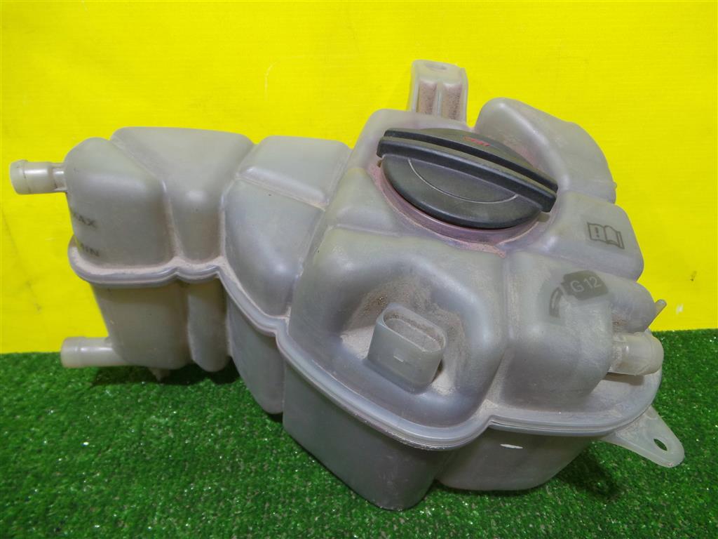 Audi A8 4H (D4) 2009  для Бачок расширительный