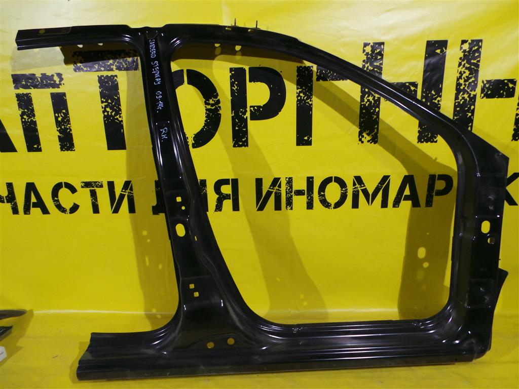 Renault Sandero Stepway 2010 для Боковина кузова правая