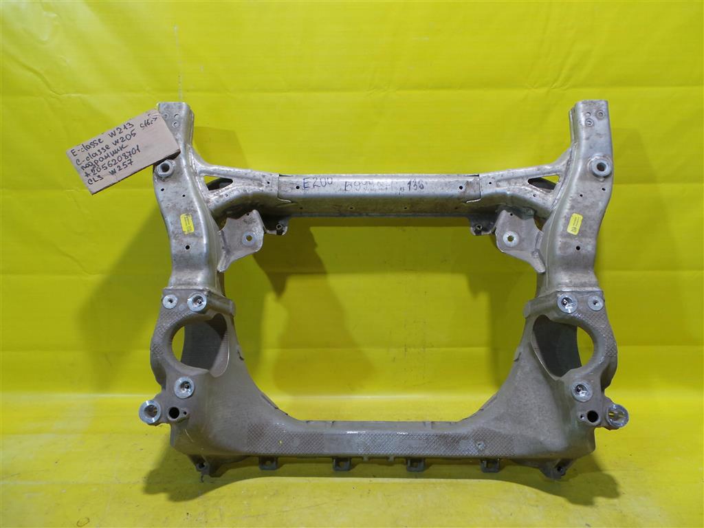 MERСEDES BENZ C-Class (W205) 2013 для Фара правая