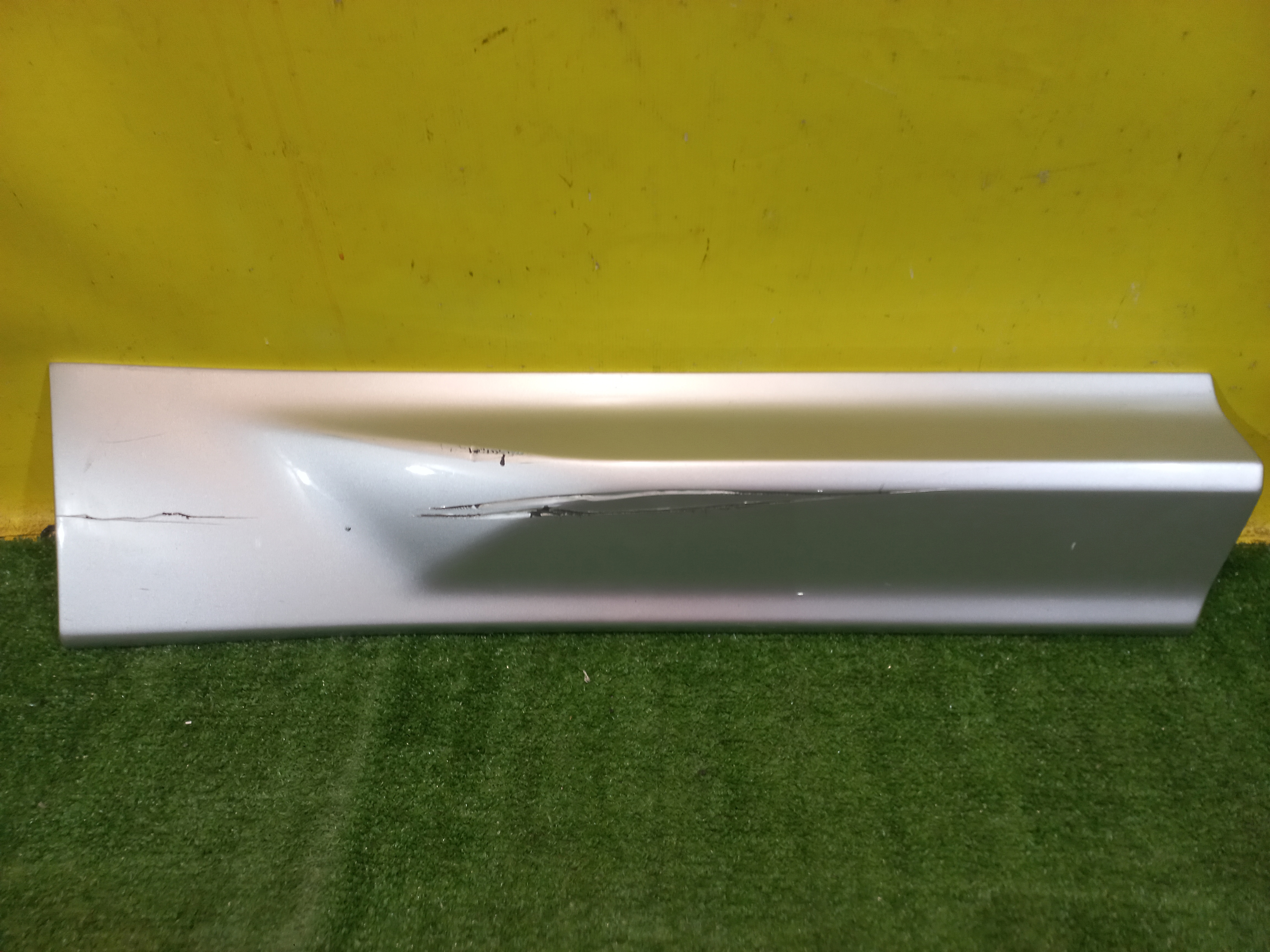 Volvo XC60 2017 для Накладка двери задней правой