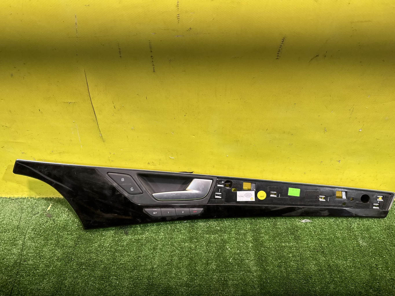 Audi A8 4H (D4) 2009  для Накладка двери передней правой