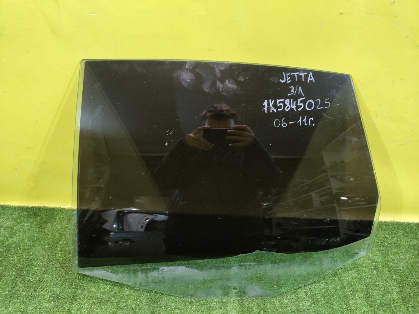 Volkswagen  Jetta 5 2005 для Стекло двери задней левой