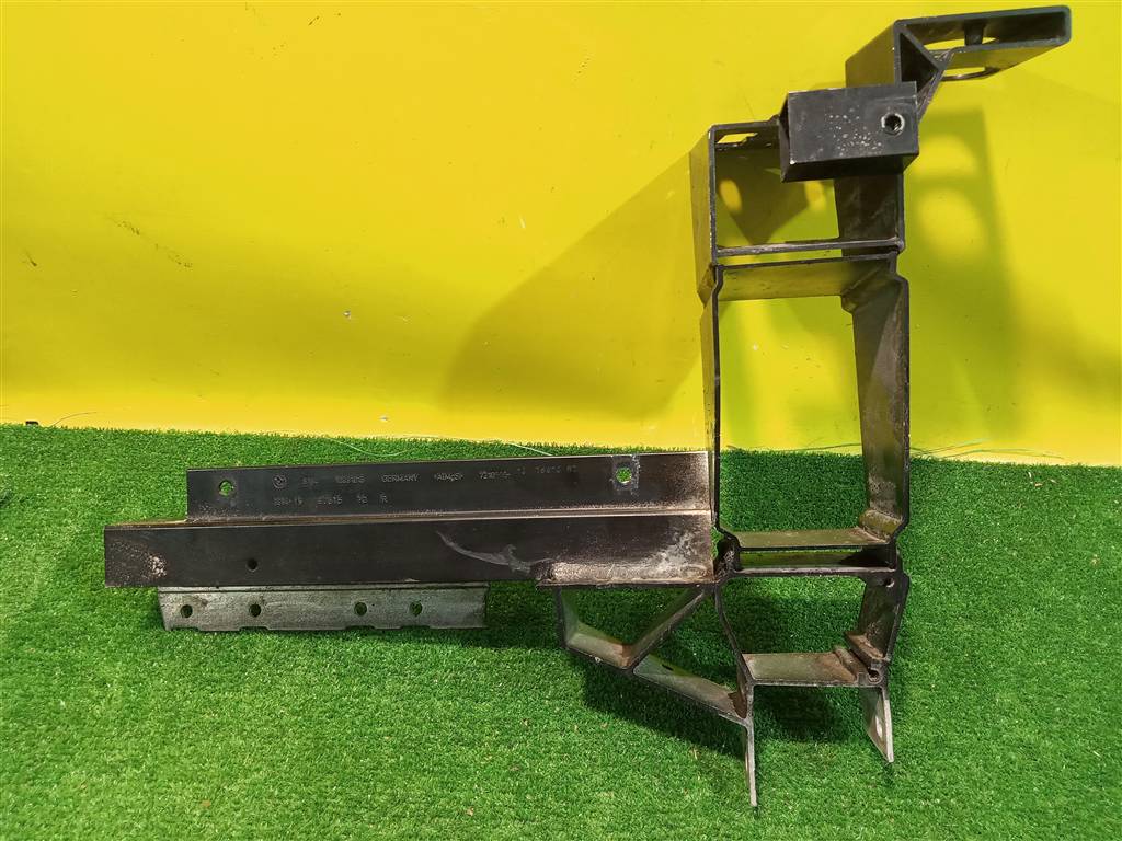 BMW X3 F25 2010 для Кронштейн фар правый