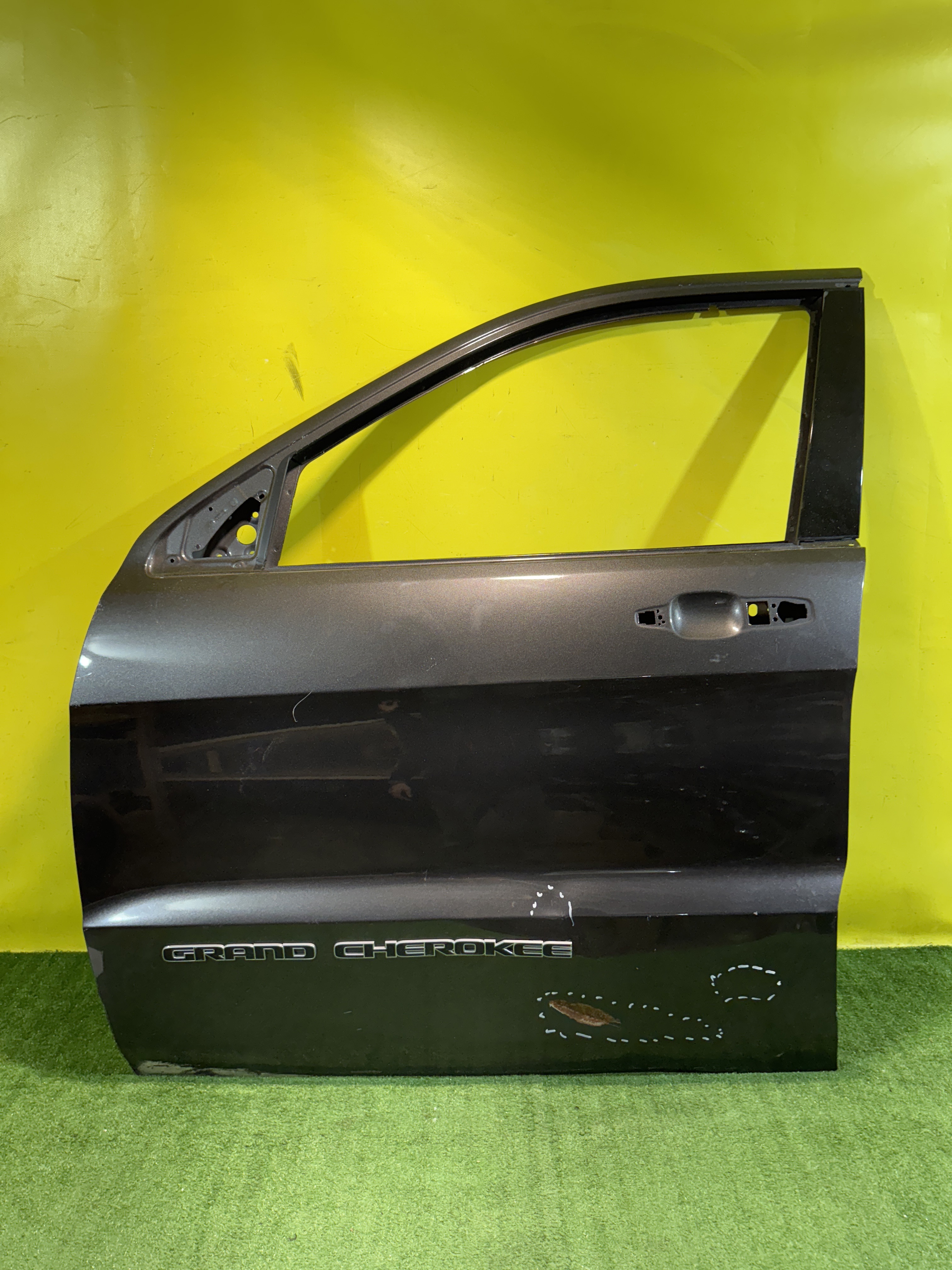 Jeep Grand Cherokee (WK2) 2010 для Дверь передняя левая