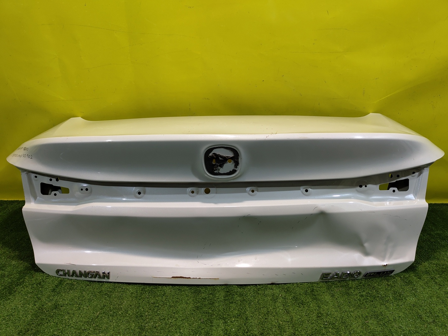 Changan EADO Plus 2019 для Крышка багажника