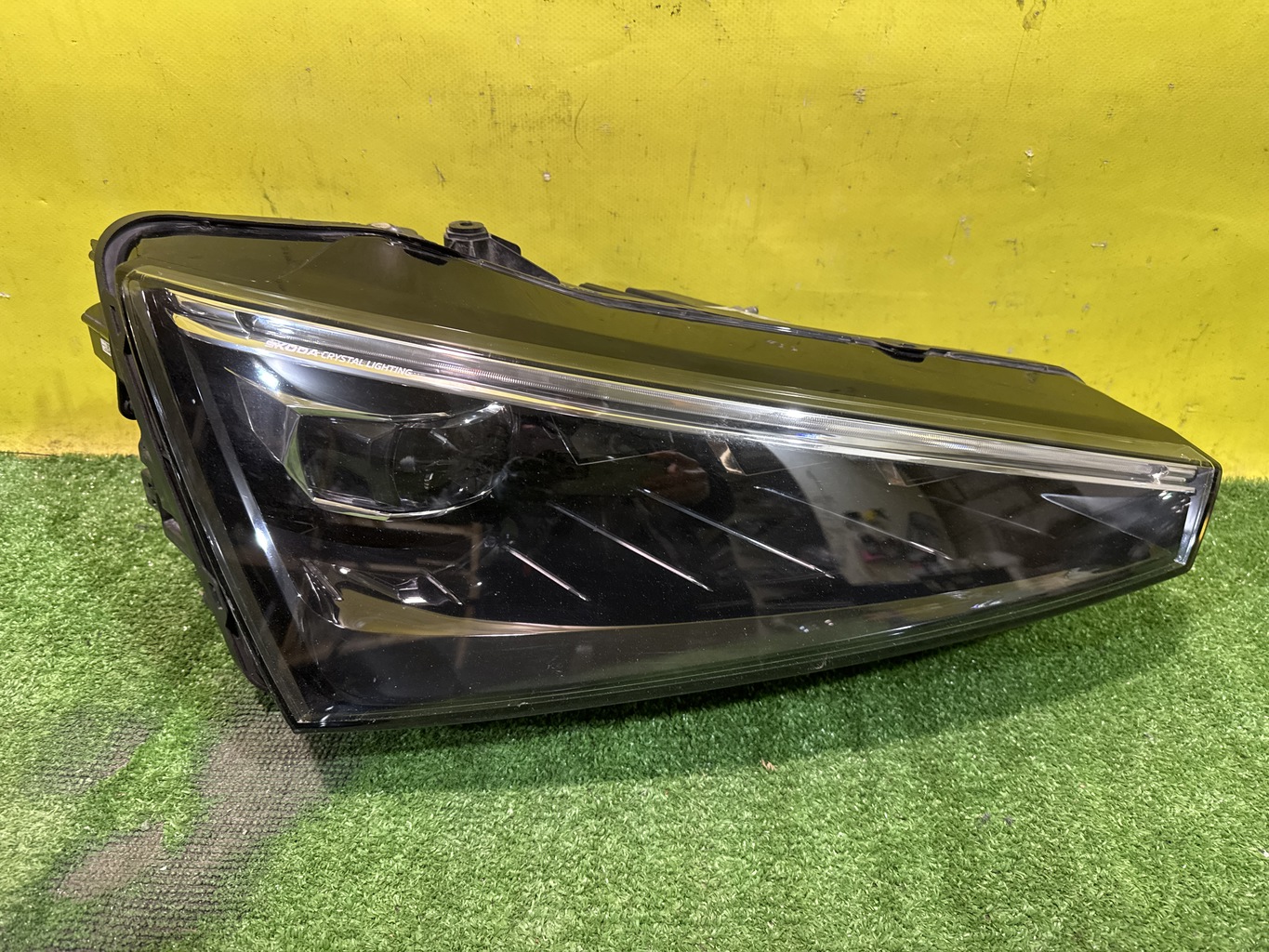 Skoda  Rapid 2019 для Фара правая LED