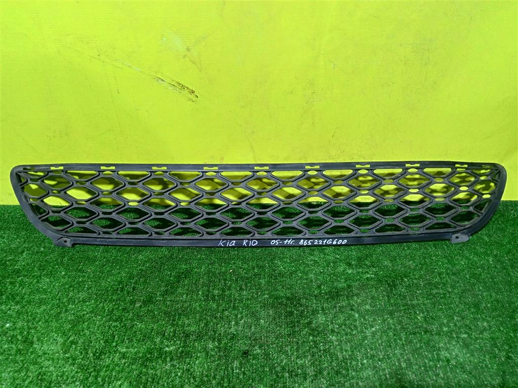 Kia RIO 2 JB 2005 для Решетка в бампер центральная