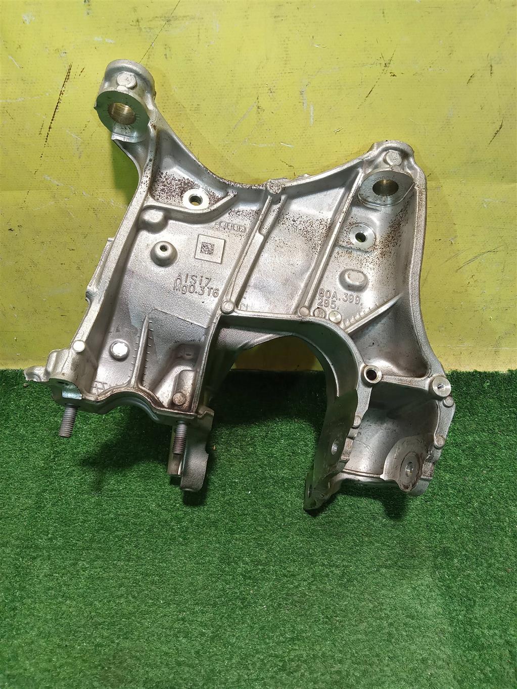 Audi Q5 (FY) 2017 для Кронштейн передней балки (подрамника).