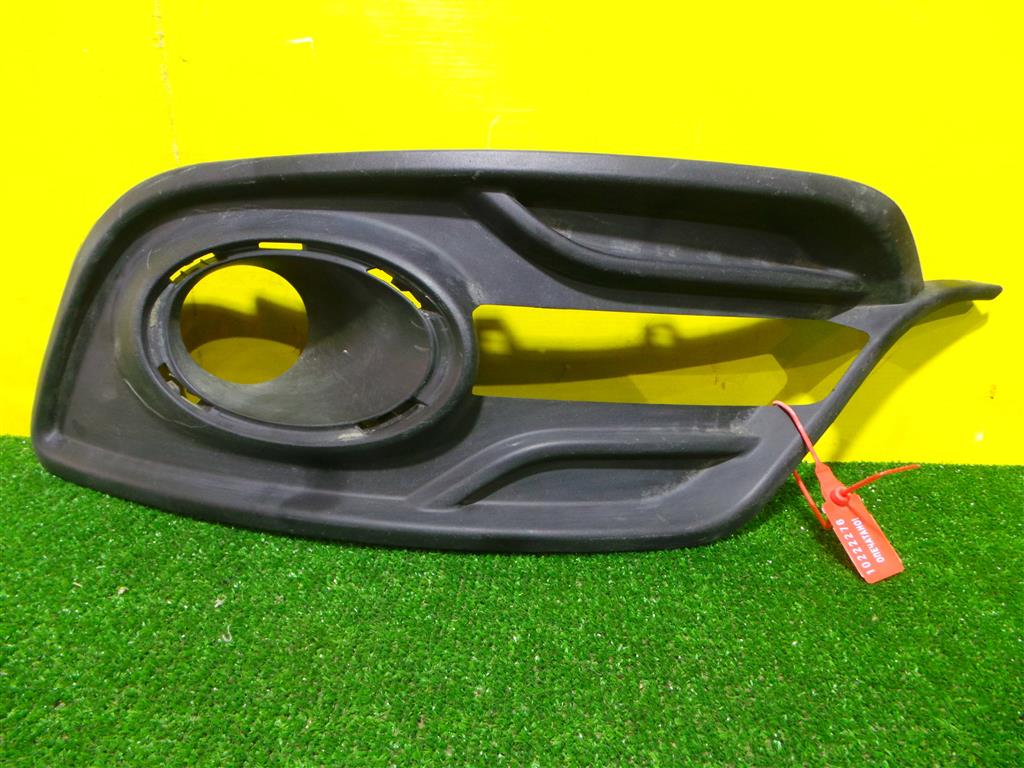 Renault Megane III 2009  для Решетка в бампер левая