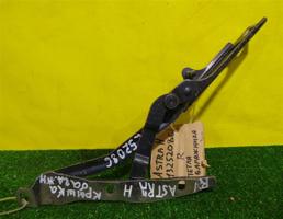 Петля крышки багажника правая для Opel Astra H 2004  запчасти бу