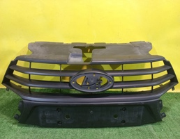 Решетка радиатора для Lada Vesta 2015-  запчасти бу