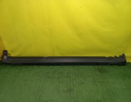 Накладка порога правая для Land Rover Defender (110) 2019  запчасти бу